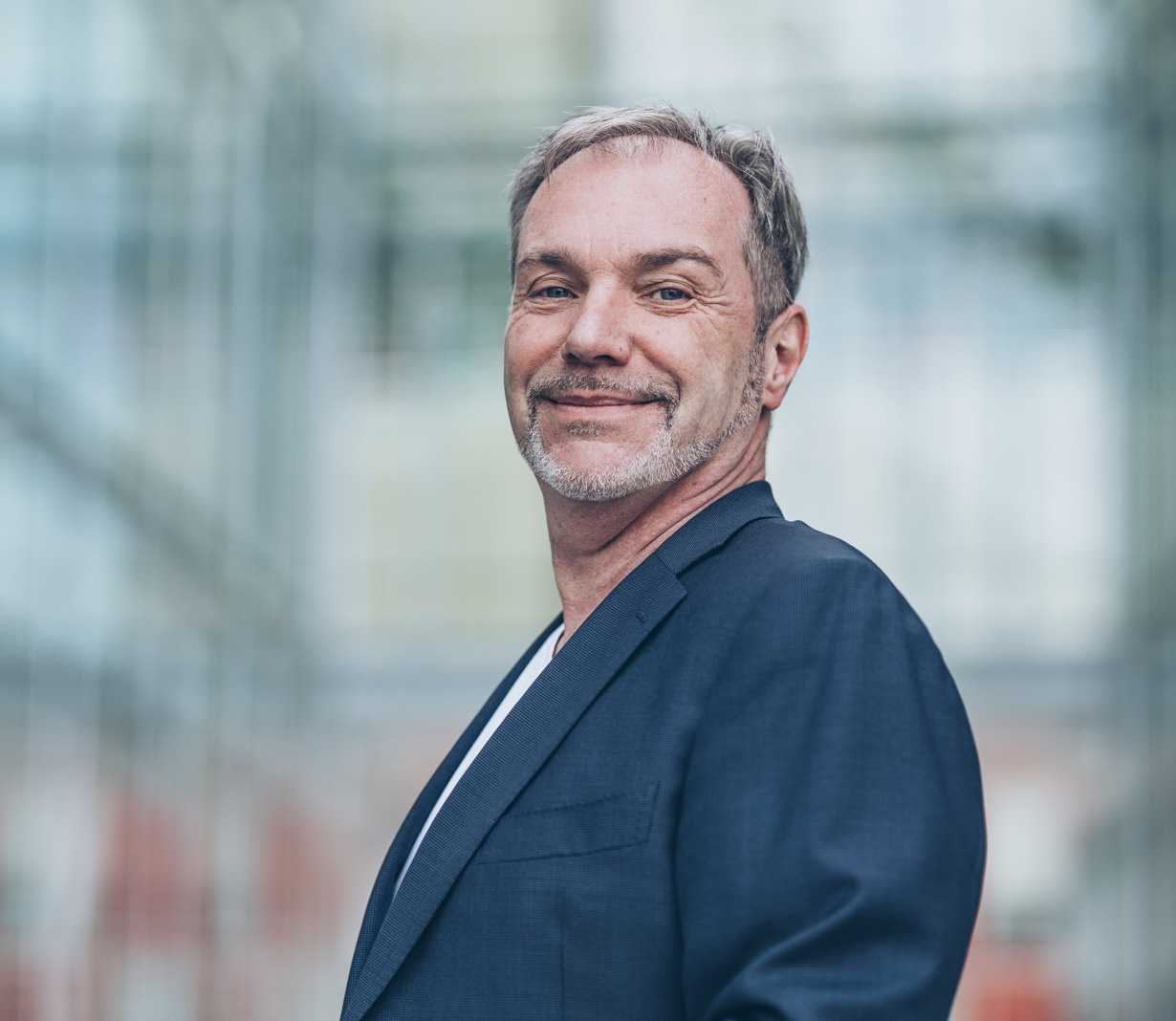 Stefan Oelker unterstützt bei Marketingprojekten und E-Mobilitäts-Projekten. Als freier Berater, Entwickler von Geschäftsfeldern und Geschäftsmodellen, Interim Manager oder Projektmanager.